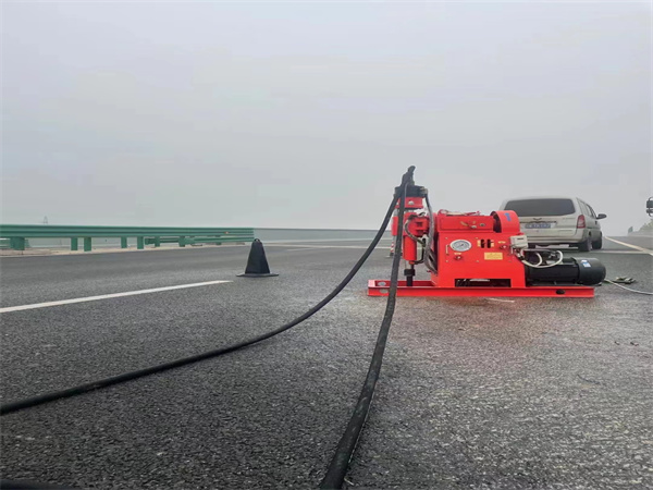 昌吉马路路基路面开裂下沉注浆加固灌浆